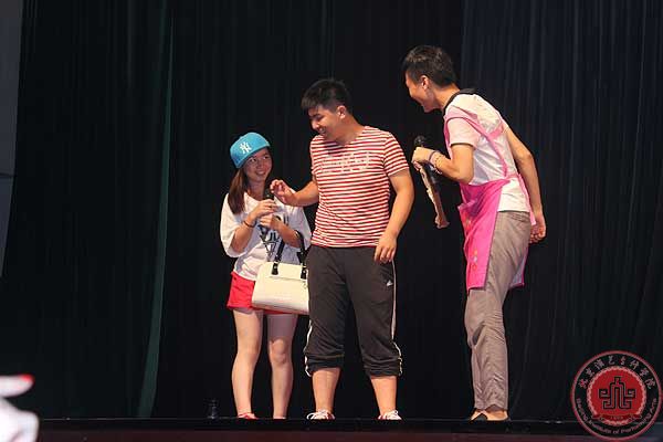 我院2013级新生军训联欢晚会完美落幕 我院2013级新生军训联欢晚会完美落幕