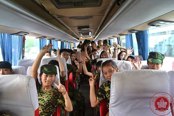 北京演艺专修学院喜迎新生报到