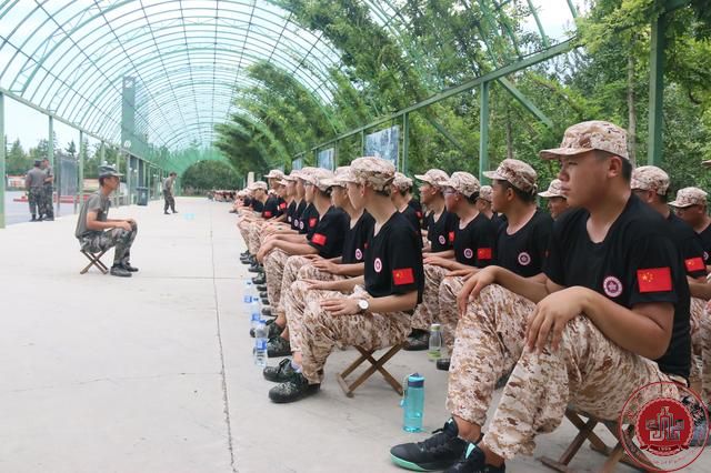 校领导看望慰问2017级军训师生 校领导看望慰问2017级军训师生