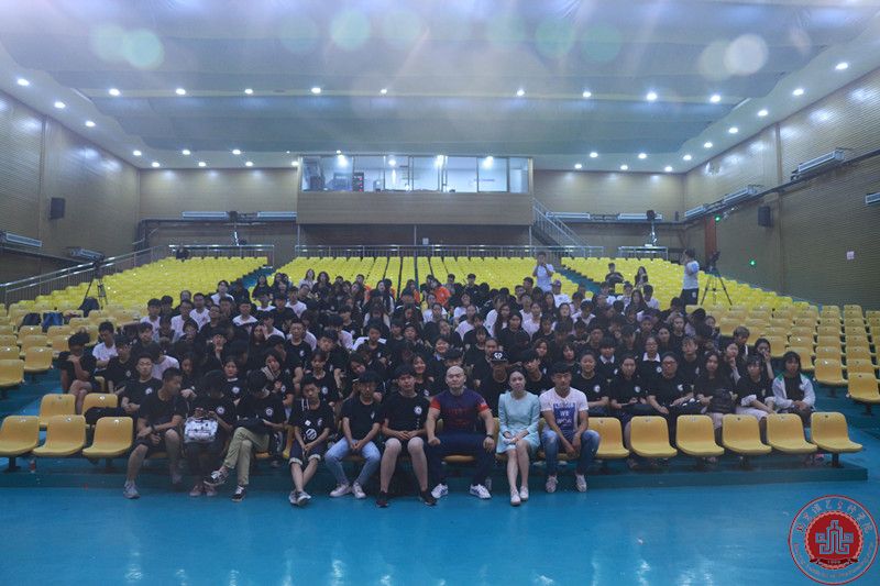 第十三届玩艺夏夏令营快报:著名导演尤小刚作客名家讲堂 第十三届玩艺夏夏令营快报:著名导演尤小刚作客名家讲堂