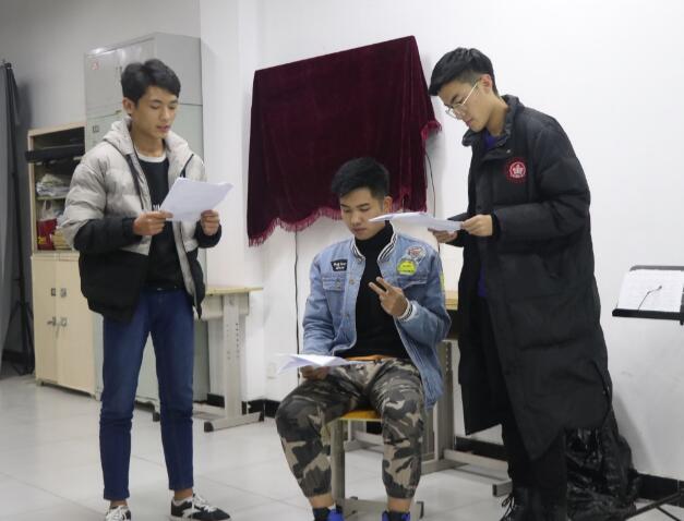 文化产业管理系红色经典晚会排练火热进行中 文化产业管理系红色经典晚会排练火热进行中