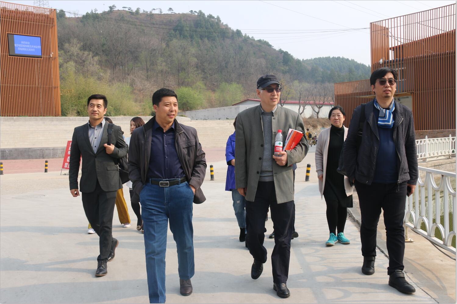 新加坡莎顿亚视传媒艺术学院领导来我院交流访问 新加坡莎顿亚视传媒艺术学院领导来我院交流访问