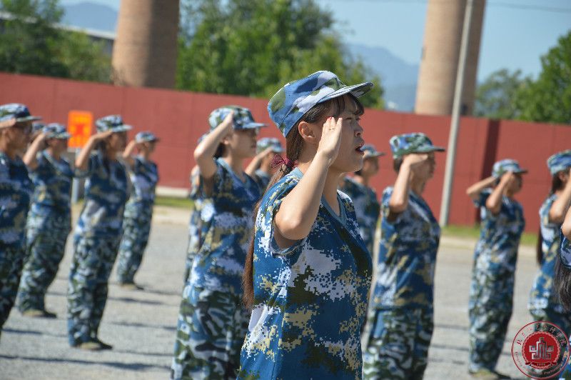 北京演艺专修学院隆重举行新生军训闭营仪式
