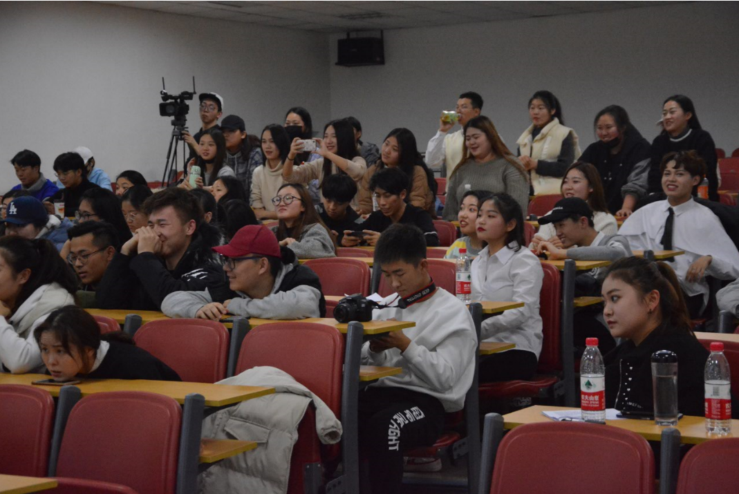 我院播音主持系“18级辩论赛初赛”成功举办 我院播音主持系“18级辩论赛初赛”成功举办