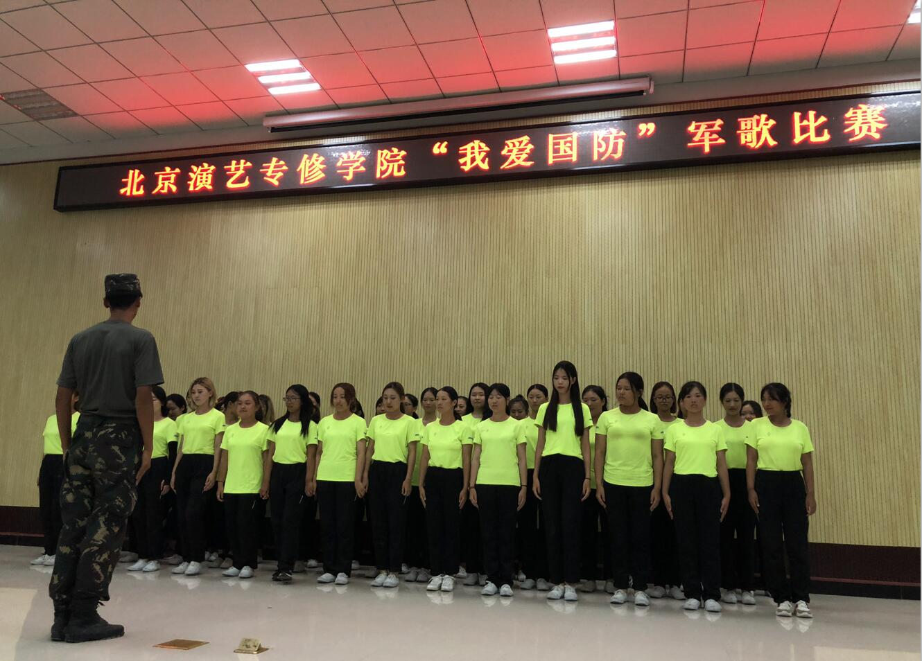 [直击军训现场】2018级新生军训军歌歌咏比赛圆满结束 [直击军训现场】2018级新生军训军歌歌咏比赛圆满结束