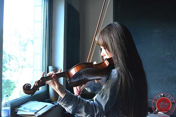 我院“3+3乐队”原创歌曲《我需要梦想》唱响校园 我院“3+3乐队”原创歌曲《我需要梦想》唱响校园