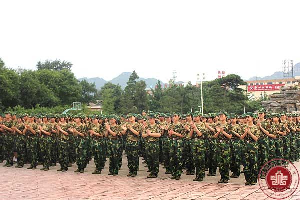 我院2013级新生军训拉开帷幕