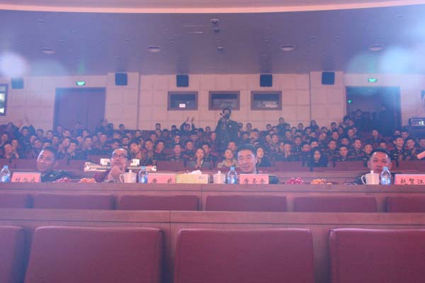 参加公安部“十佳退伍老兵”颁奖典礼晚会 参加公安部“十佳退伍老兵”颁奖典礼晚会