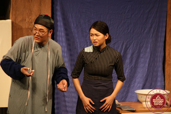 表演系毕业大戏《七十二家房客》首演圆满成功 表演系毕业大戏《七十二家房客》首演圆满成功
