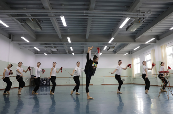 中国日报报道:舞剧《金蝉塑与糖人宝》 中国日报报道:舞剧《金蝉塑与糖人宝》