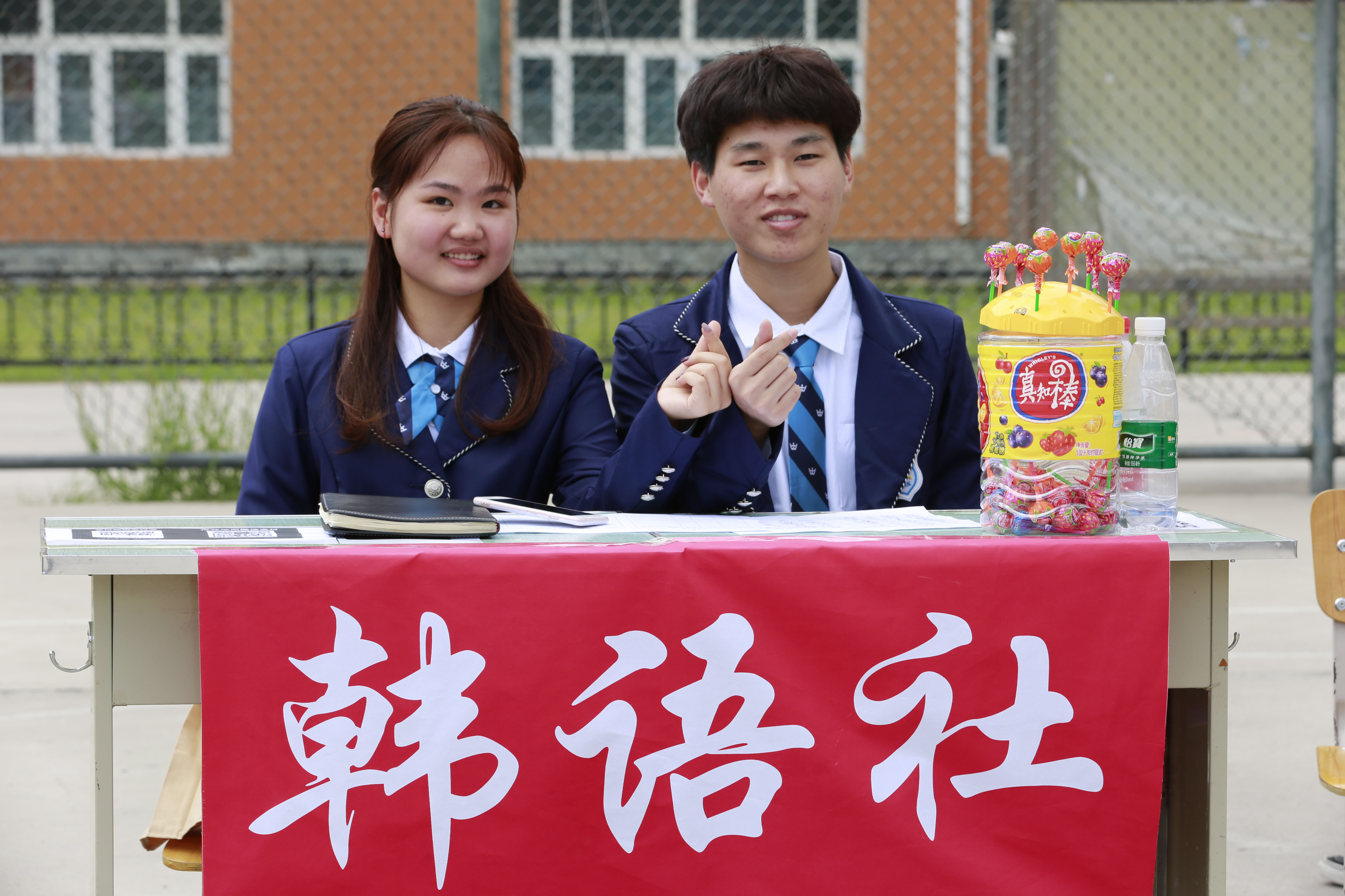 北京演艺专修学院各社团纳新现场火爆 北京演艺专修学院各社团纳新现场火爆