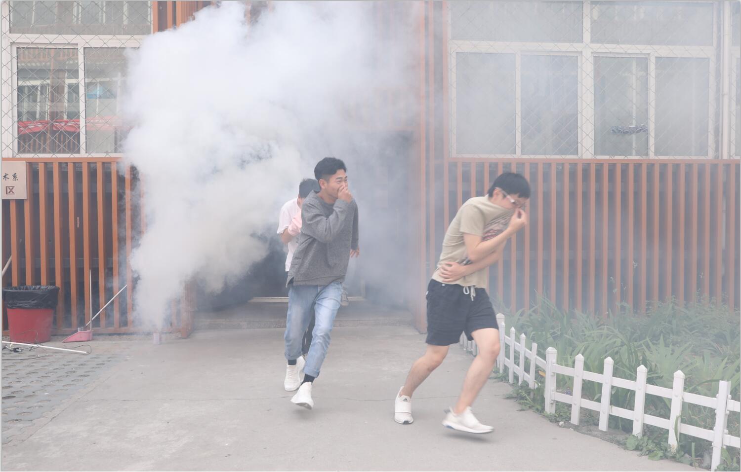 北京演艺专修学院举行2018级新生消防安全逃生应急演练 北京演艺专修学院举行2018级新生消防安全逃生应急演练