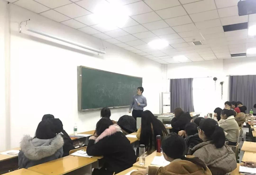 朝气蓬勃 不断进步 新学期 新目标 朝气蓬勃 不断进步 新学期 新目标
