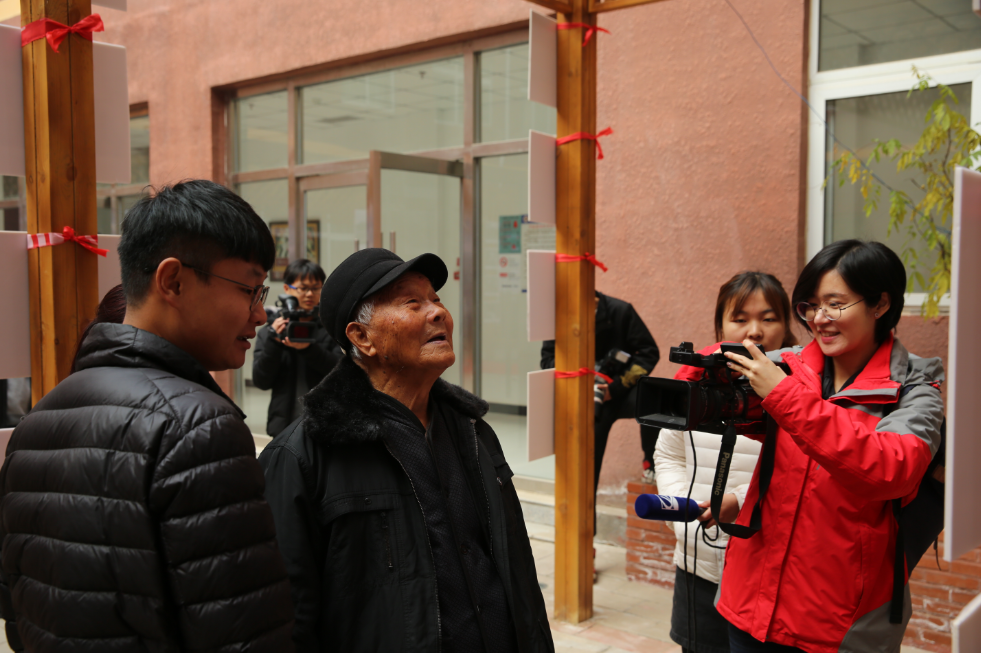 我院影视艺术系学生高广宣个人摄影展成功举办 我院影视艺术系学生高广宣个人摄影展成功举办