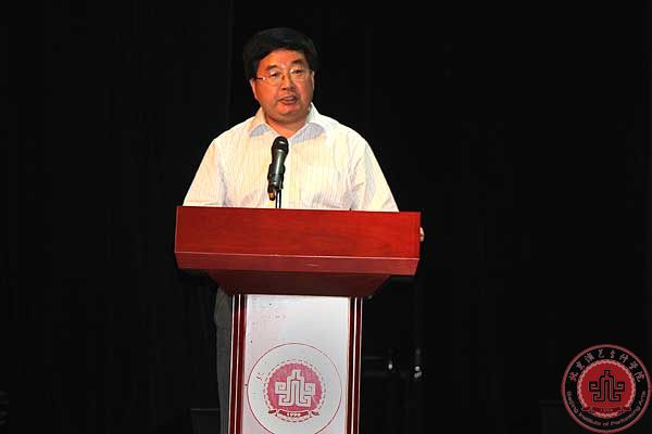 我院2013-2014学年开学典礼暨教师节庆祝大会隆重举行