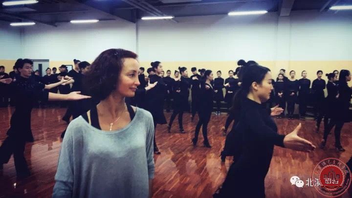 外教授课,精彩纷呈 外教授课,精彩纷呈