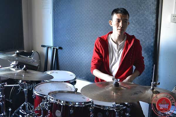 我院“3+3乐队”原创歌曲《我需要梦想》唱响校园 我院“3+3乐队”原创歌曲《我需要梦想》唱响校园