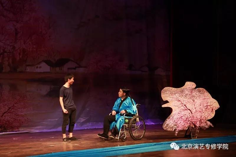 表演系15级毕业剧目《暗恋桃花源》在实验剧场上演 表演系15级毕业剧目《暗恋桃花源》在实验剧场上演