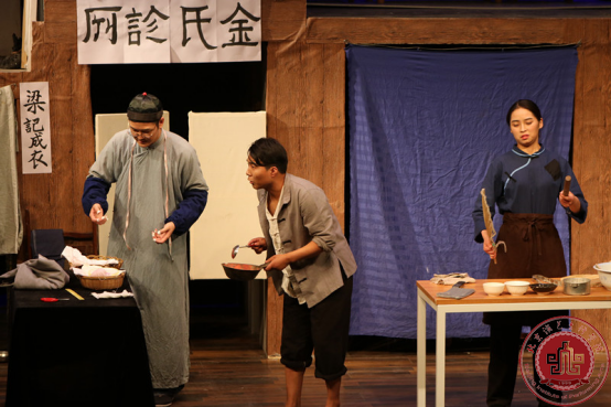 表演系毕业大戏《七十二家房客》首演圆满成功 表演系毕业大戏《七十二家房客》首演圆满成功