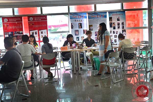 北京演艺专修学院喜迎新生报到