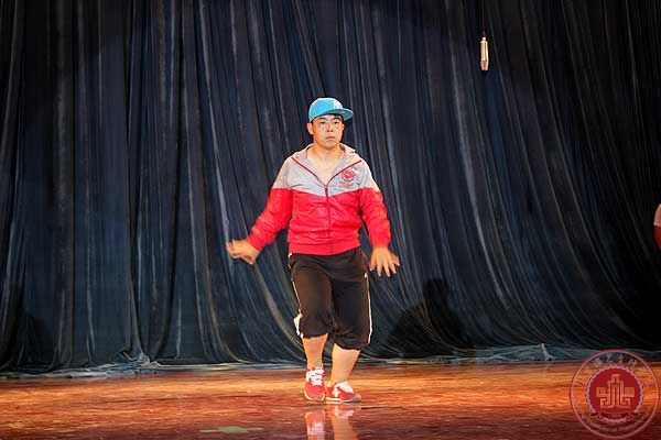 我院2013级新生军训联欢晚会完美落幕 我院2013级新生军训联欢晚会完美落幕