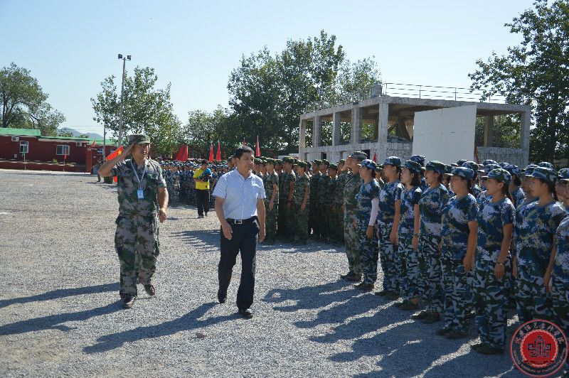 北京演艺专修学院隆重举行新生军训闭营仪式