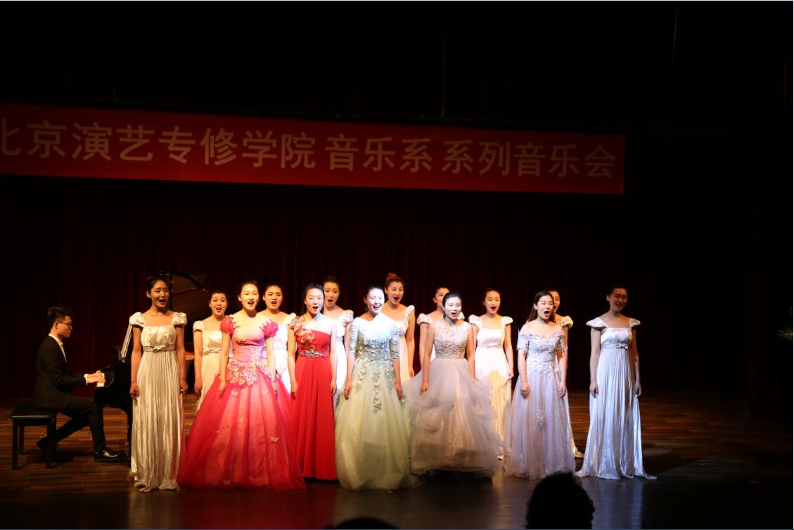 “追寻梦想，继续前行”主题毕业音乐会成功举办