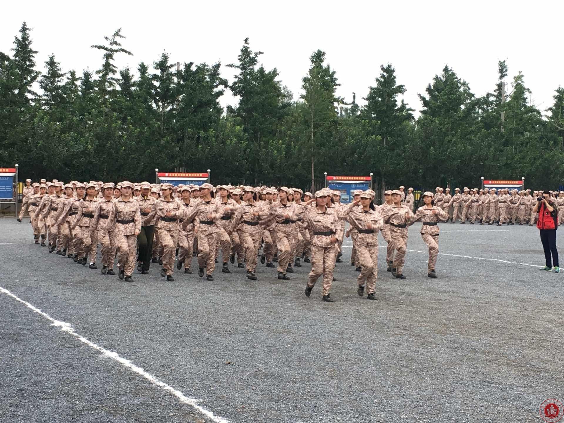 北京演艺专修学院2017级新生军训闭营仪式圆满结束 北京演艺专修学院2017级新生军训闭营仪式圆满结束
