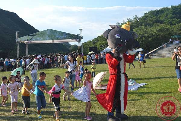 我院2013级新生应邀参加“长城森林艺术节”