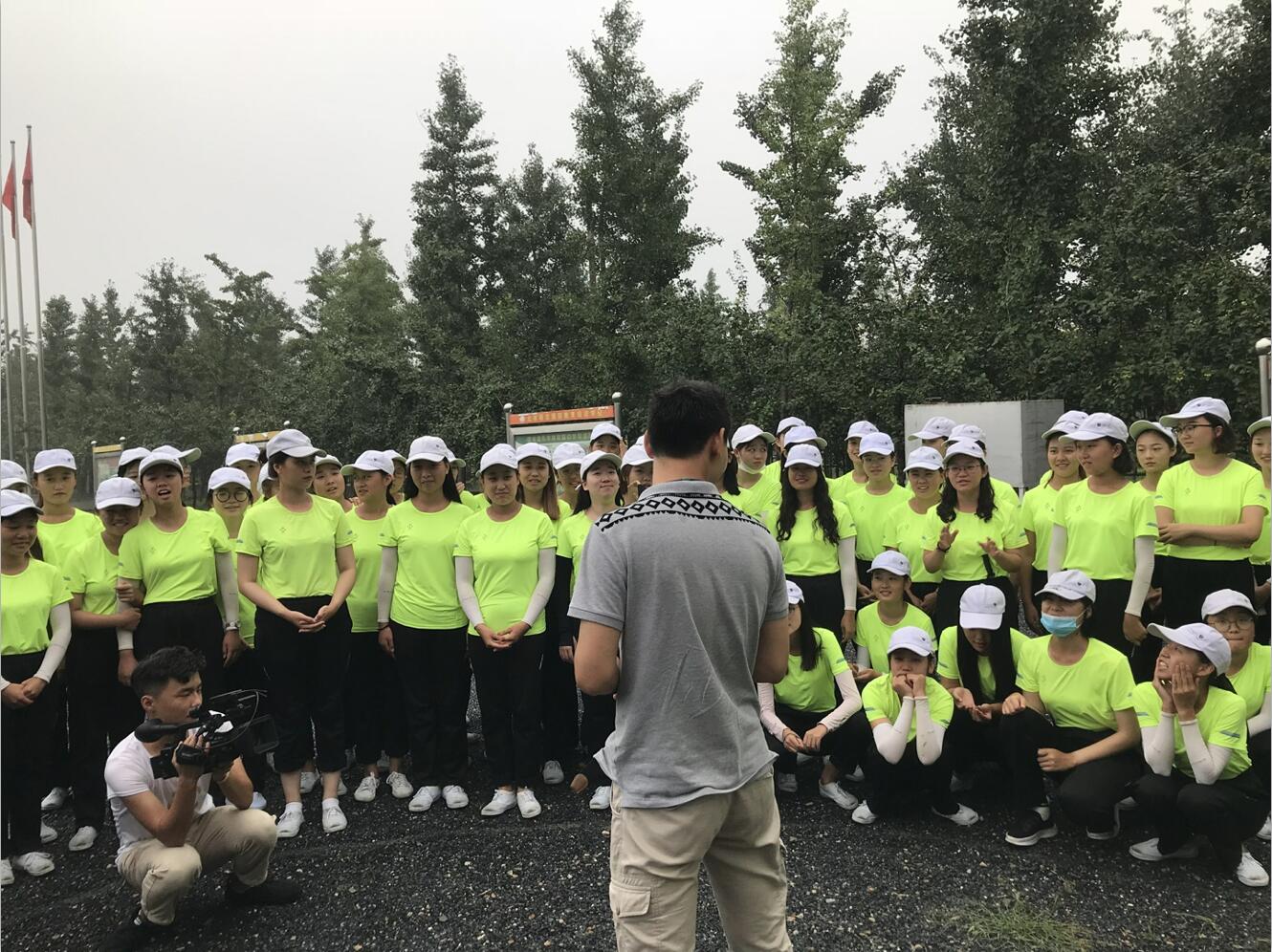 北京演艺专修学院领导及各系主任前往军训基地看望慰问新生 北京演艺专修学院领导及各系主任前往军训基地看望慰问新生