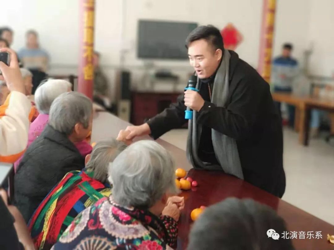 我院音乐系“走进敬老院,关心孤寡”暨文艺汇演圆满成功 我院音乐系“走进敬老院,关心孤寡”暨文艺汇演圆满成功