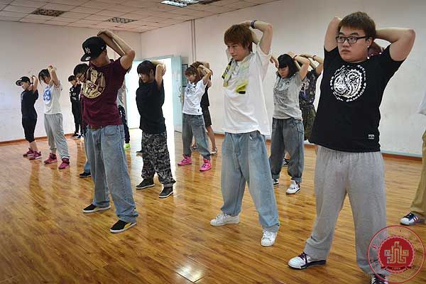 舞蹈系外籍教师指导教学活动