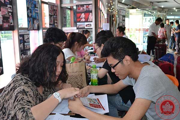 我院新生开始报到入学