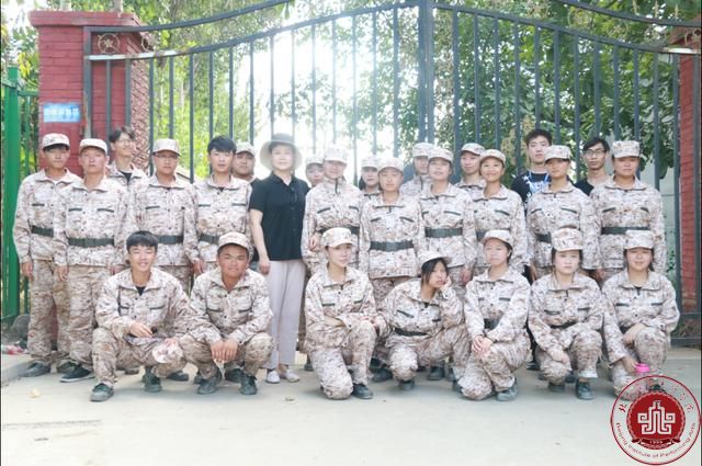 校领导看望慰问2017级军训师生 校领导看望慰问2017级军训师生