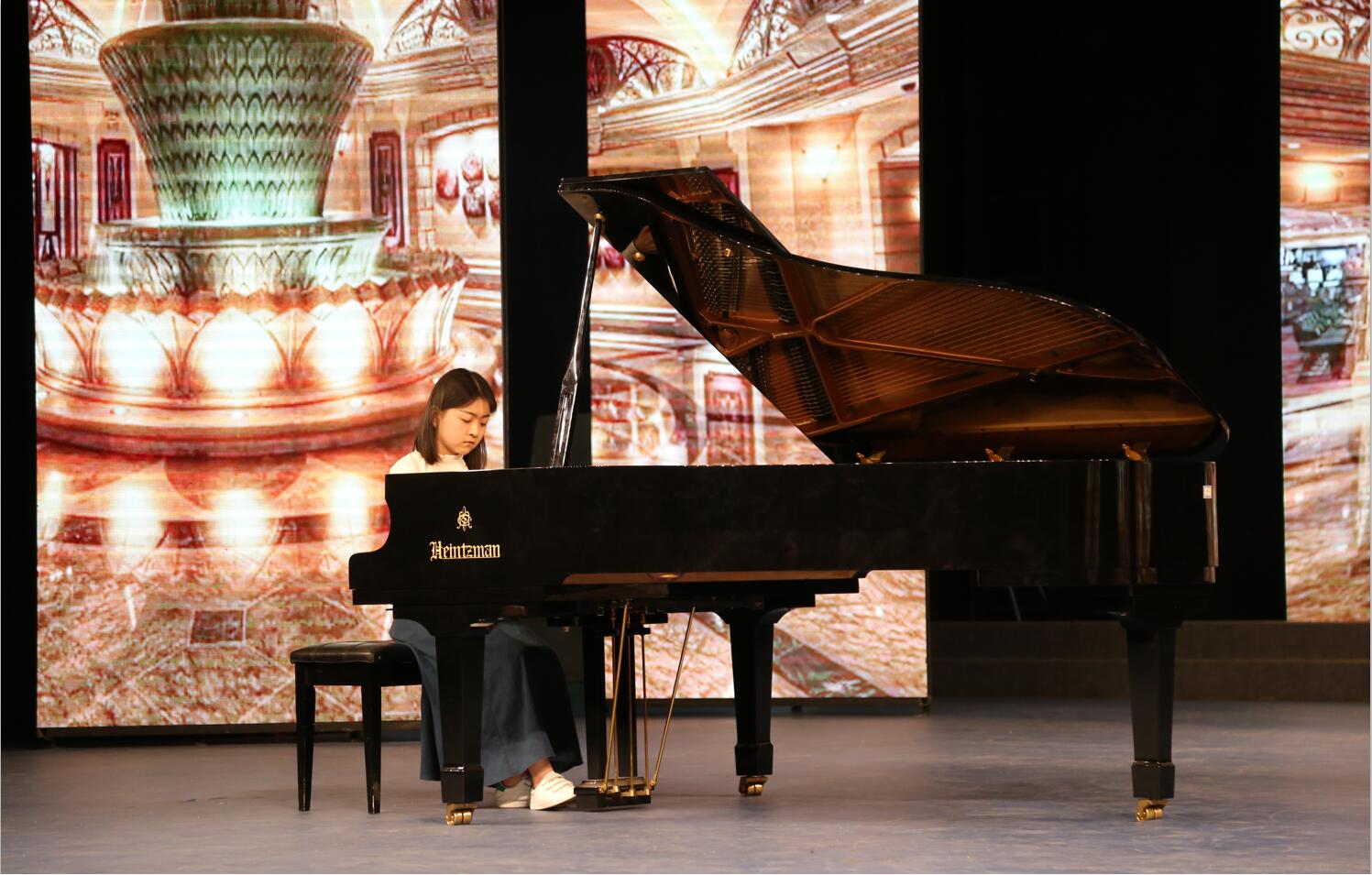 第九届才艺大赛钢琴决赛完美落幕 第九届才艺大赛钢琴决赛完美落幕