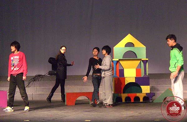 《东东的玩具王国》公演前彩排 朱建华等院领导亲临指导 《东东的玩具王国》公演前彩排 朱建华等院领导亲临指导