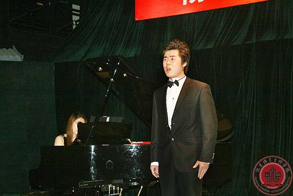 我院优秀毕业生杨学超今日随中国青年艺术团出访印度 我院优秀毕业生杨学超今日随中国青年艺术团出访印度