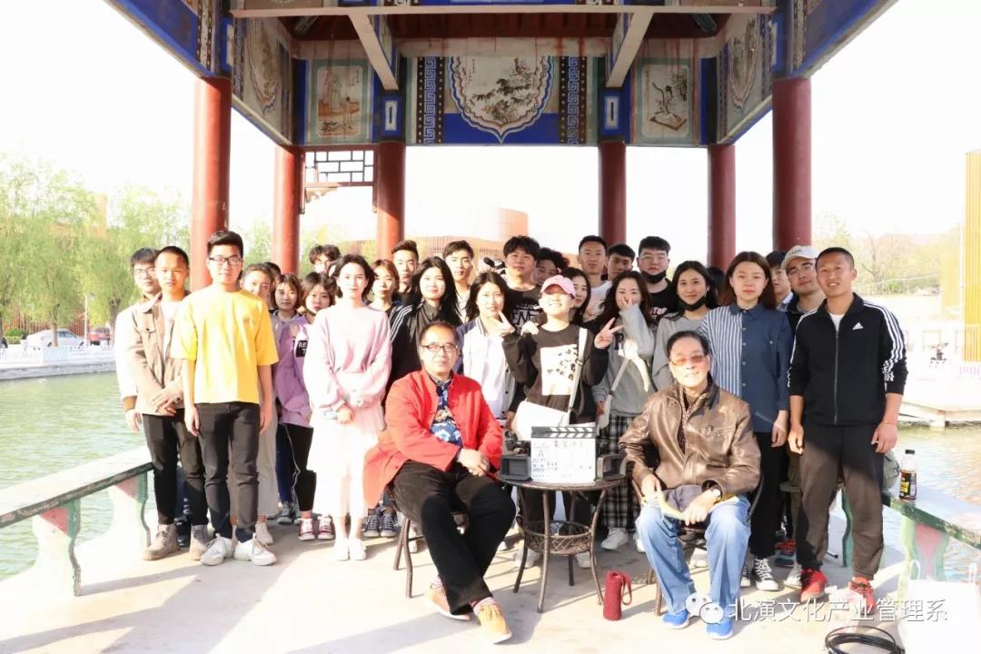 共注汗水,浇灌梦想——文化产业管理系微电影拍摄正式开机 共注汗水,浇灌梦想——文化产业管理系微电影拍摄正式开机