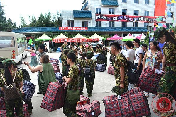 北京演艺专修学院喜迎新生报到