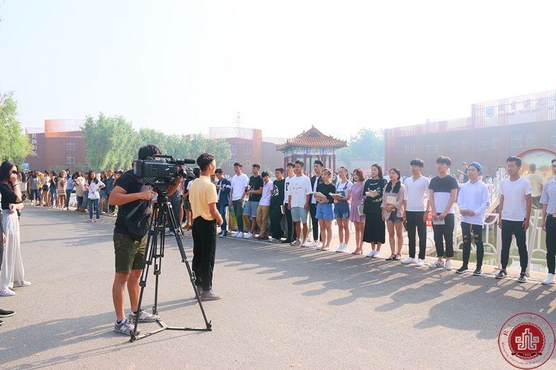 央视《中国新闻》栏目记者来我院采访