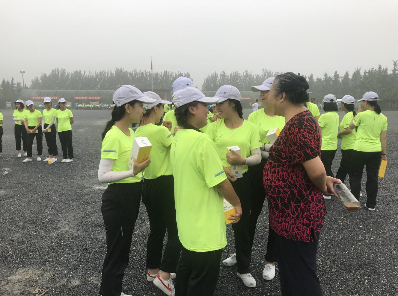 北京演艺专修学院领导及各系主任前往军训基地看望慰问新生 北京演艺专修学院领导及各系主任前往军训基地看望慰问新生