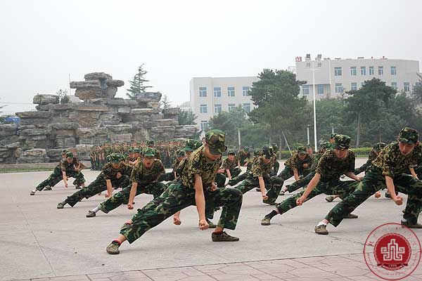 我院2013级新生军训闭营仪式圆满结束 我院2013级新生军训闭营仪式圆满结束