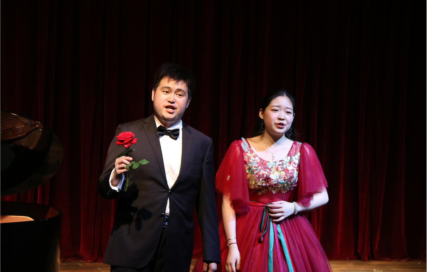 王琳声乐班“感恩的心,感谢有你”主题音乐会圆满落幕 王琳声乐班“感恩的心,感谢有你”主题音乐会圆满落幕