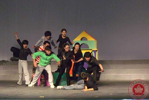 《东东的玩具王国》公演前彩排 朱建华等院领导亲临指导 《东东的玩具王国》公演前彩排 朱建华等院领导亲临指导