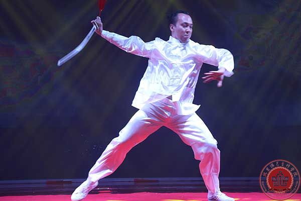 倍受鼓舞勇于大担当 充满自信完成新使命 倍受鼓舞勇于大担当 充满自信完成新使命