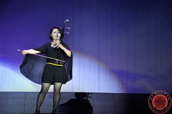 我院2013-2014学年开学典礼暨教师节庆祝大会隆重举行