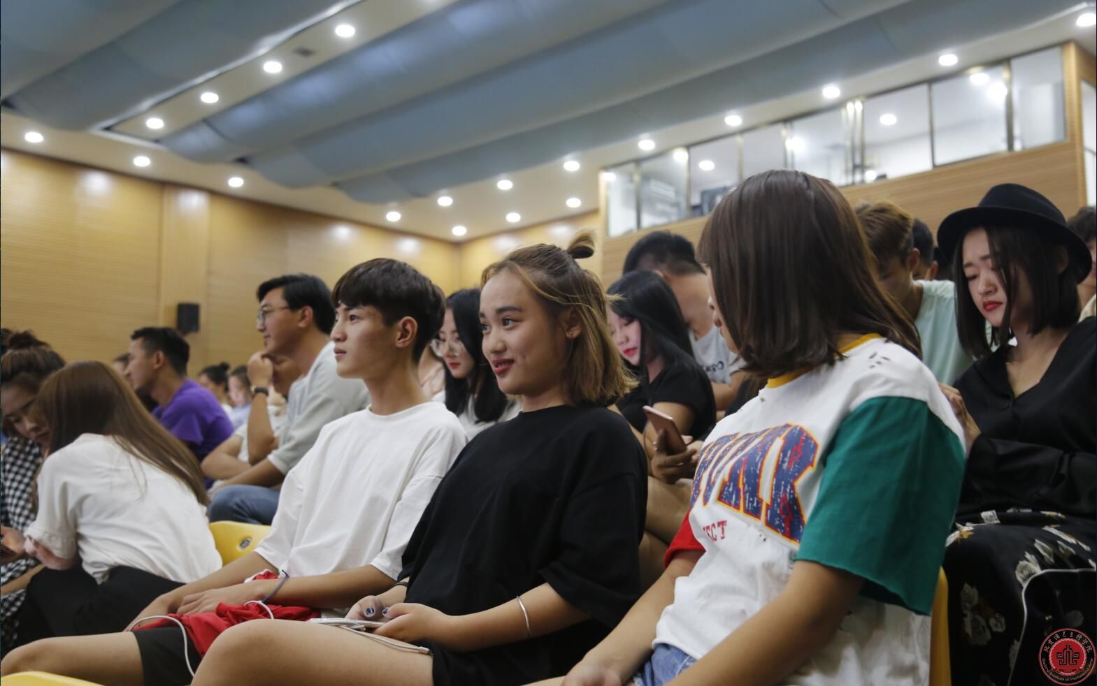 我院“2017级新生法制教育讲座”在北演剧场举办 我院“2017级新生法制教育讲座”在北演剧场举办