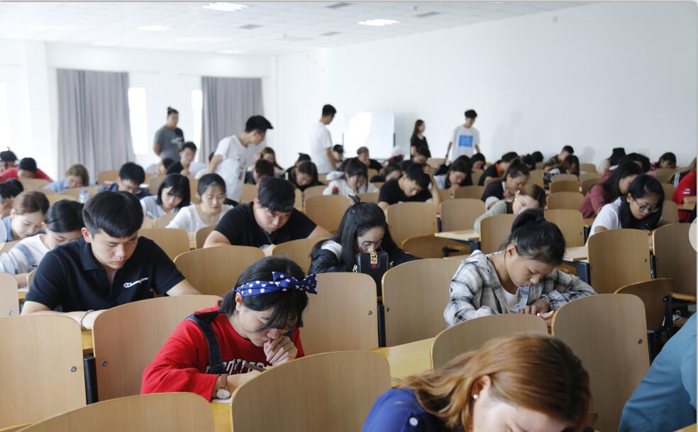 北京演艺专修学院学生会举行纳新活动 北京演艺专修学院学生会举行纳新活动