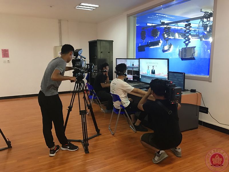 央视《中国新闻》栏目记者来我院采访