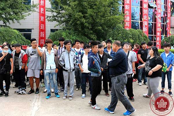 学院为2014级新生举办心理健康知识图板展